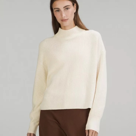 Lululemon Women’s Merino Wool-Blend Ribbed Turtleneck Sweater in Ivory Size 8 - Picture 1 of 4